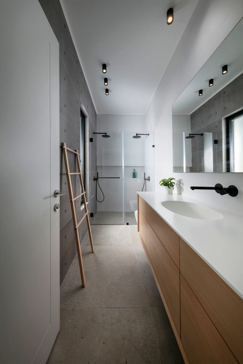 A Contemporary House Full of Charm in Givat Nili, Israel by Itzik Niv (14)