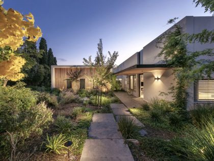 A Contemporary House Full of Charm in Givat Nili, Israel by Itzik Niv (22)
