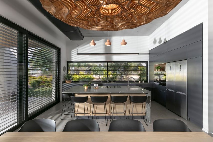 A Contemporary House Full of Charm in Givat Nili, Israel by Itzik Niv (7)