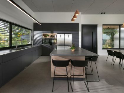 A Contemporary House Full of Charm in Givat Nili, Israel by Itzik Niv (8)