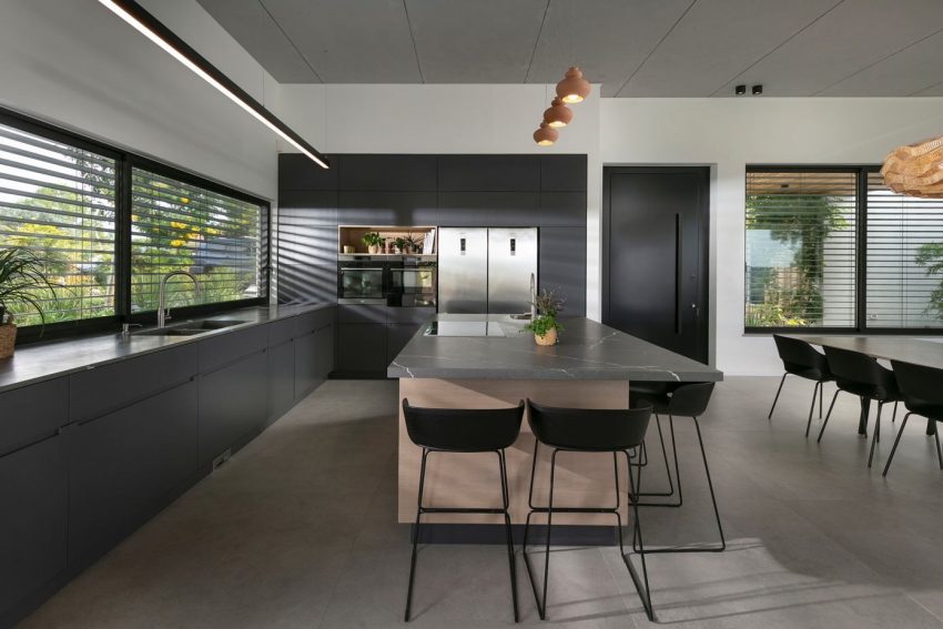 A Contemporary House Full of Charm in Givat Nili, Israel by Itzik Niv (8)