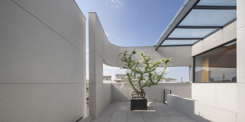 A Contemporary House Made of Wood, Concrete, Steel, Glass and Stone in Bangkok, Thailand by Kuanchanok Pakavaleetorn Architects (19)