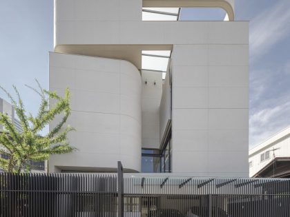 A Contemporary House Made of Wood, Concrete, Steel, Glass and Stone in Bangkok, Thailand by Kuanchanok Pakavaleetorn Architects (2)