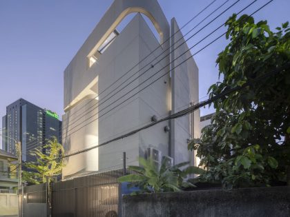 A Contemporary House Made of Wood, Concrete, Steel, Glass and Stone in Bangkok, Thailand by Kuanchanok Pakavaleetorn Architects (24)