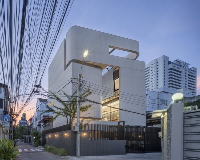 A Contemporary House Made of Wood, Concrete, Steel, Glass and Stone in Bangkok, Thailand by Kuanchanok Pakavaleetorn Architects (25)