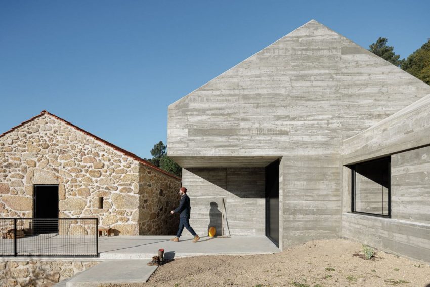 A Contemporary House Perched on a Bluff and Surrounded by Dense Pine Forests in Guarda, Portugal by Filipe Pina + David Bilo (2)