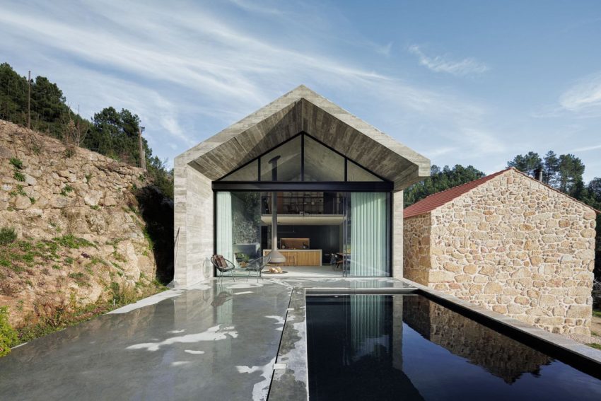 A Contemporary House Perched on a Bluff and Surrounded by Dense Pine Forests in Guarda, Portugal by Filipe Pina + David Bilo (1)