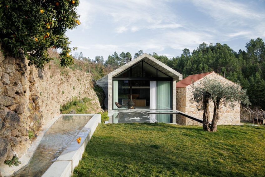 A Contemporary House Perched on a Bluff and Surrounded by Dense Pine Forests in Guarda, Portugal by Filipe Pina + David Bilo (21)