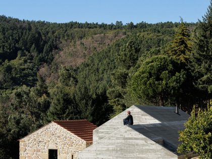 A Contemporary House Perched on a Bluff and Surrounded by Dense Pine Forests in Guarda, Portugal by Filipe Pina + David Bilo (23)