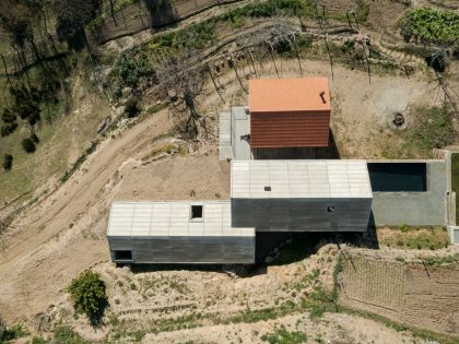 A Contemporary House Perched on a Bluff and Surrounded by Dense Pine Forests in Guarda, Portugal by Filipe Pina + David Bilo (24)