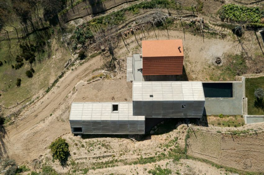 A Contemporary House Perched on a Bluff and Surrounded by Dense Pine Forests in Guarda, Portugal by Filipe Pina + David Bilo (24)