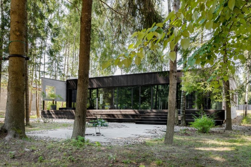 A House with Monochrome Interiors and an Unusual Facade in Minsk, Belarus by Zrobim Architects (1)