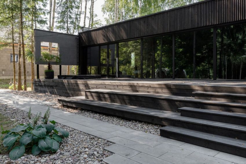 A House with Monochrome Interiors and an Unusual Facade in Minsk, Belarus by Zrobim Architects (24)
