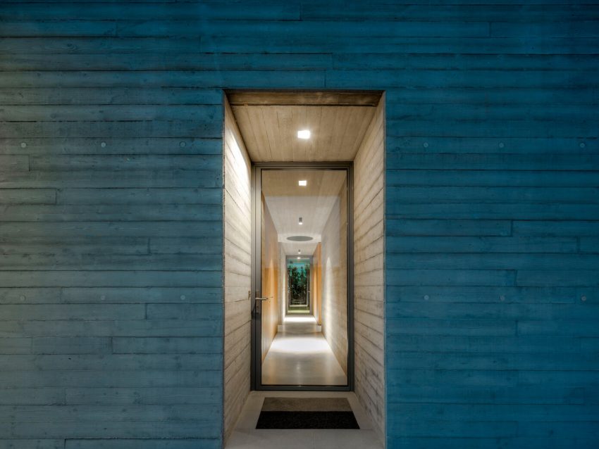 A Minimalist House Made of Concrete and Glass in Dosson, Italy by Zaa Zanon Architetti Associati (9)