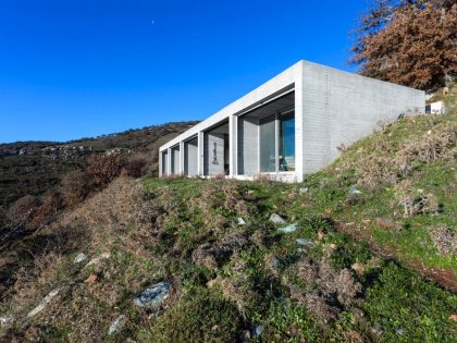 A Minimalist Summer House Made of Concrete in Kea Kithnos, Greece by En-route-architecture- (1)