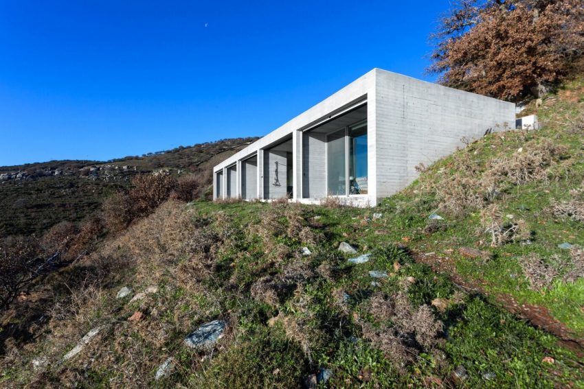 A Minimalist Summer House Made of Concrete in Kea Kithnos, Greece by En-route-architecture- (1)