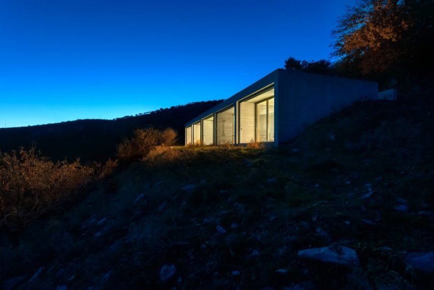 A Minimalist Summer House Made of Concrete in Kea Kithnos, Greece by En-route-architecture- (15)