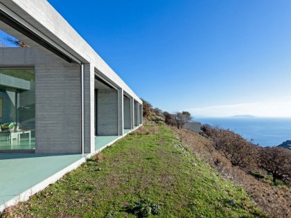 A Minimalist Summer House Made of Concrete in Kea Kithnos, Greece by En-route-architecture- (2)
