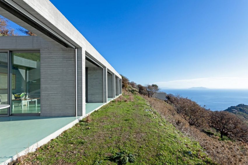 A Minimalist Summer House Made of Concrete in Kea Kithnos, Greece by En-route-architecture- (2)