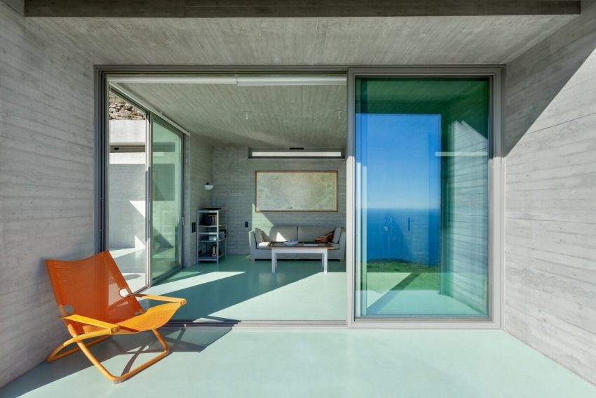 A Minimalist Summer House Made of Concrete in Kea Kithnos, Greece by En-route-architecture- (6)