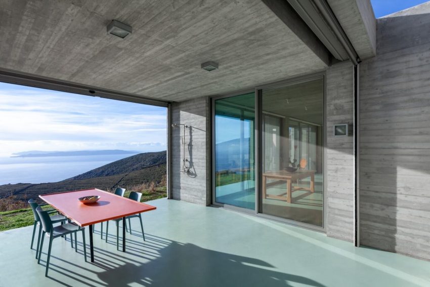 A Minimalist Summer House Made of Concrete in Kea Kithnos, Greece by En-route-architecture- (9)