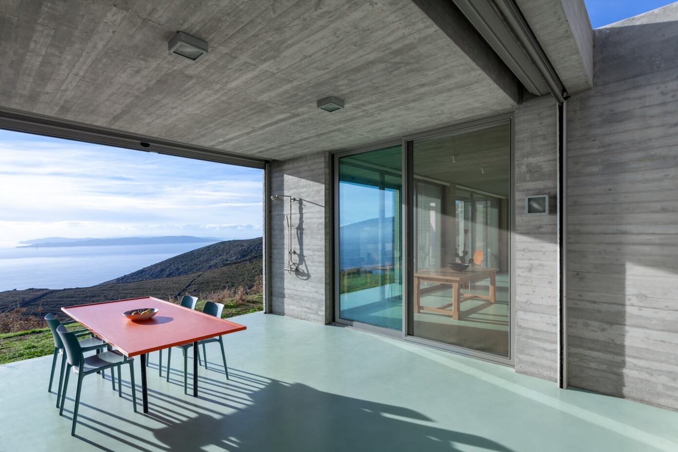 A Minimalist Summer House Made of Concrete in Kea Kithnos, Greece by En-route-architecture- (9)