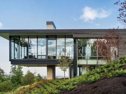 A Modern Home Offers Stunning Views of Five Different Mountain Ranges in Oregon, USA by Scott Edwards Architecture (1)