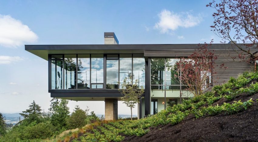 A Modern Home Offers Stunning Views of Five Different Mountain Ranges in Oregon, USA by Scott Edwards Architecture (1)