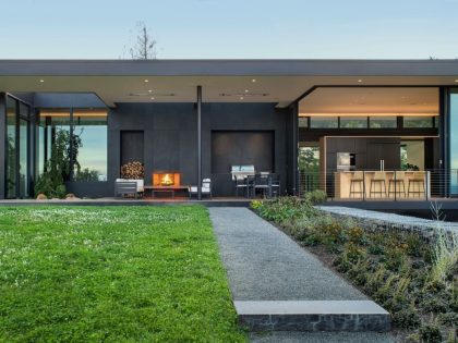 A Modern Home Offers Stunning Views of Five Different Mountain Ranges in Oregon, USA by Scott Edwards Architecture (12)