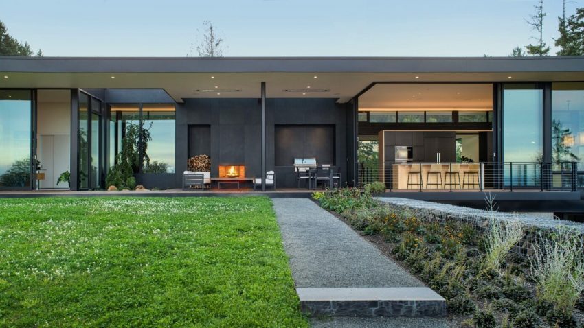 A Modern Home Offers Stunning Views of Five Different Mountain Ranges in Oregon, USA by Scott Edwards Architecture (12)