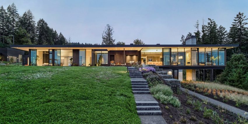 A Modern Home Offers Stunning Views of Five Different Mountain Ranges in Oregon, USA by Scott Edwards Architecture (14)