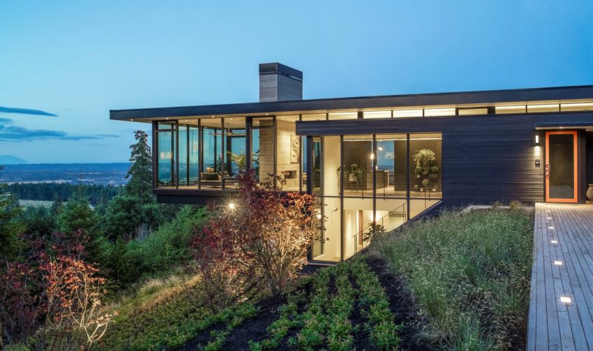 A Modern Home Offers Stunning Views of Five Different Mountain Ranges in Oregon, USA by Scott Edwards Architecture (15)