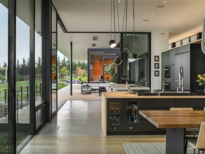 A Modern Home Offers Stunning Views of Five Different Mountain Ranges in Oregon, USA by Scott Edwards Architecture (2)