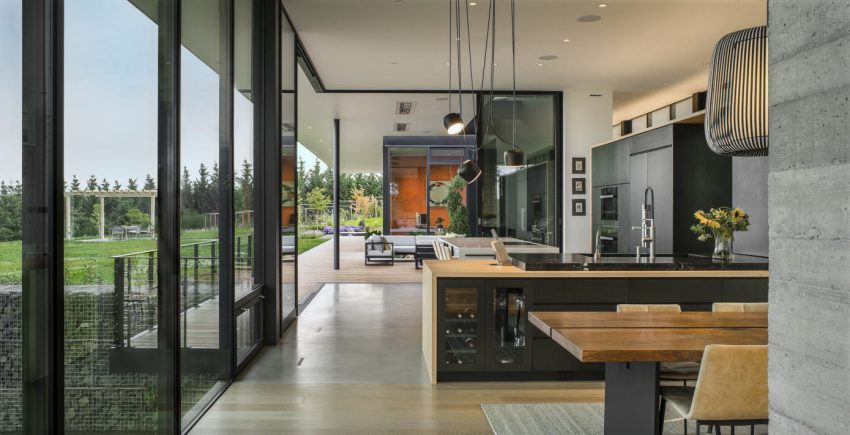A Modern Home Offers Stunning Views of Five Different Mountain Ranges in Oregon, USA by Scott Edwards Architecture (2)