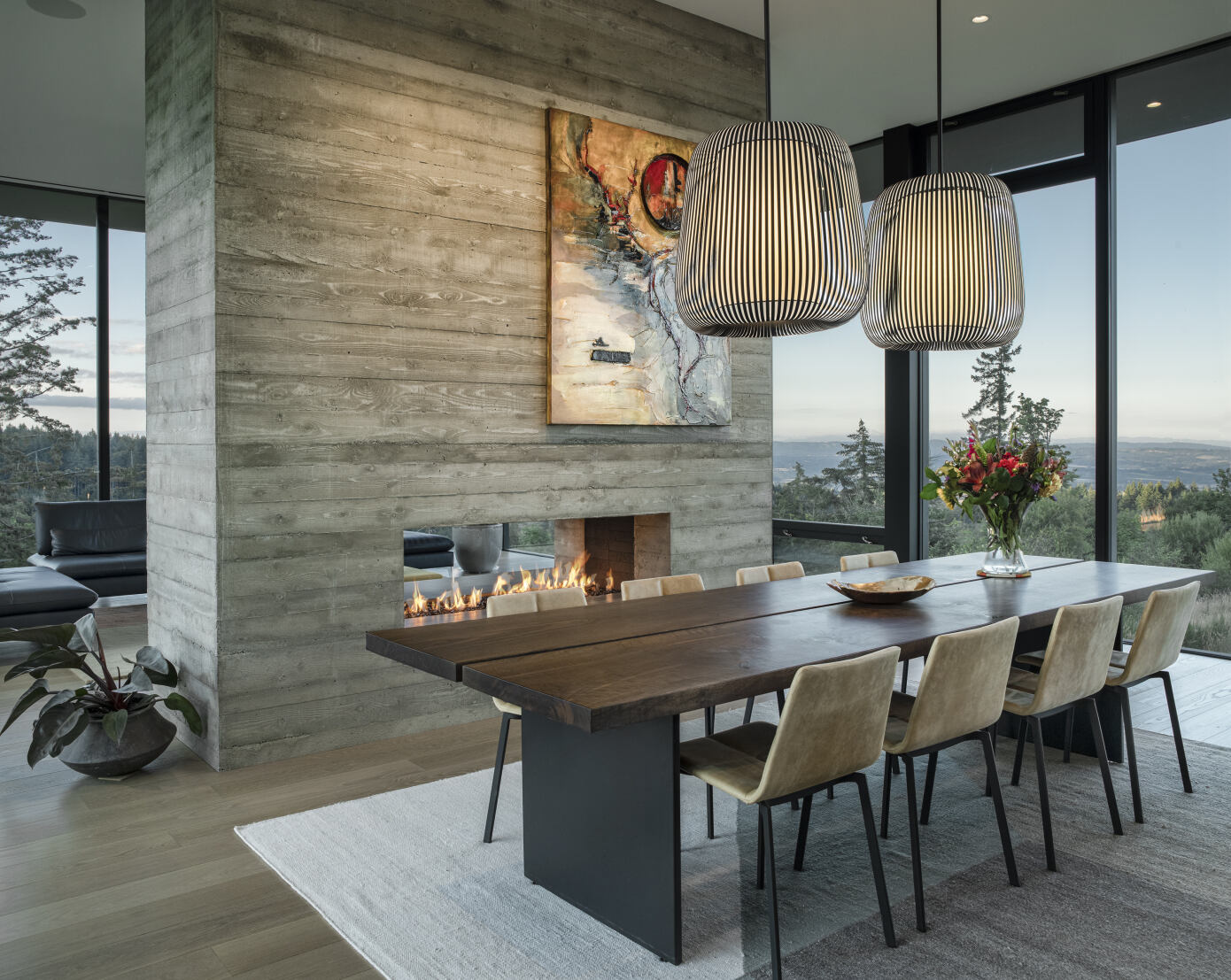 A Modern Home Offers Stunning Views of Five Different Mountain Ranges in Oregon, USA by Scott Edwards Architecture (6)