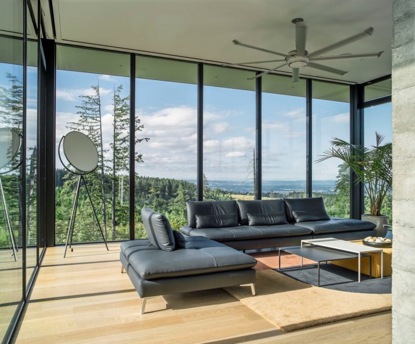 A Modern Home Offers Stunning Views of Five Different Mountain Ranges in Oregon, USA by Scott Edwards Architecture (7)