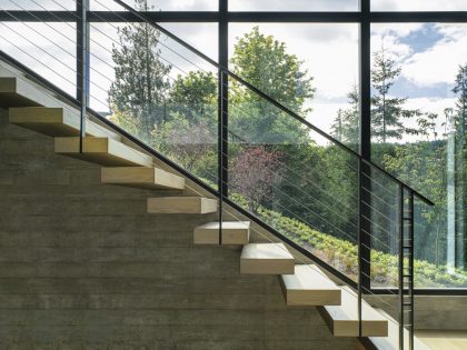 A Modern Home Offers Stunning Views of Five Different Mountain Ranges in Oregon, USA by Scott Edwards Architecture (8)