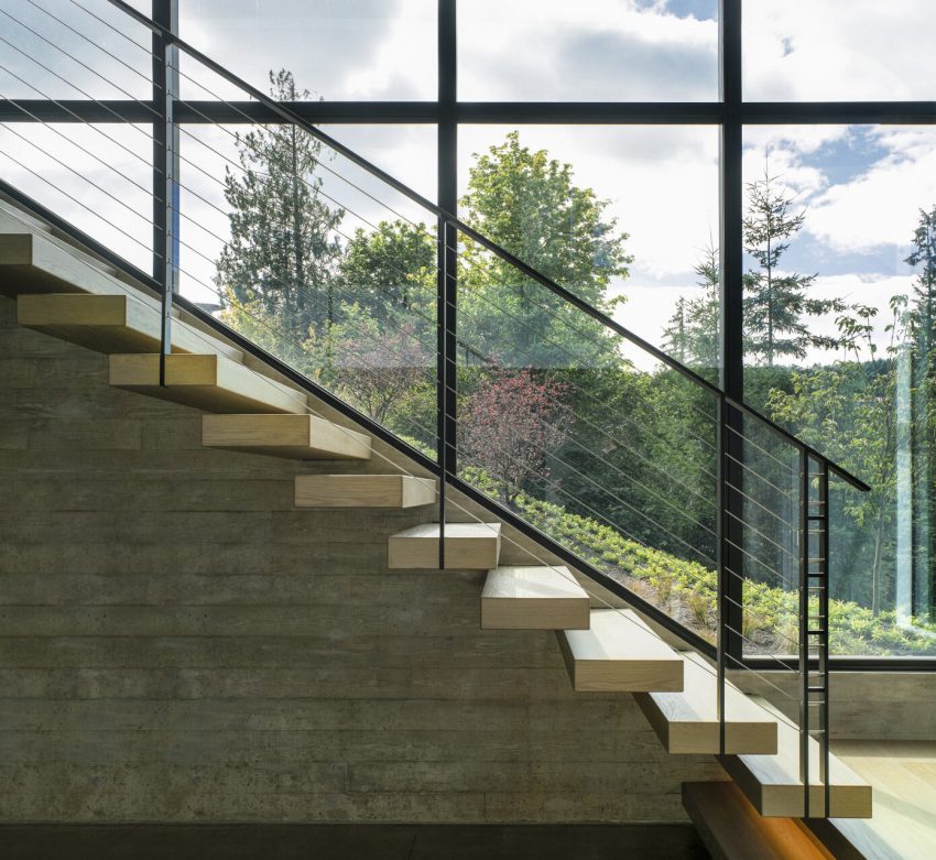 A Modern Home Offers Stunning Views of Five Different Mountain Ranges in Oregon, USA by Scott Edwards Architecture (8)