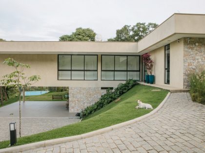 A Modern House Exudes Elegance with Stylish Contemporary Interiors in Betim, Brazil by Liga Arquitetura e Urbanismo (16)