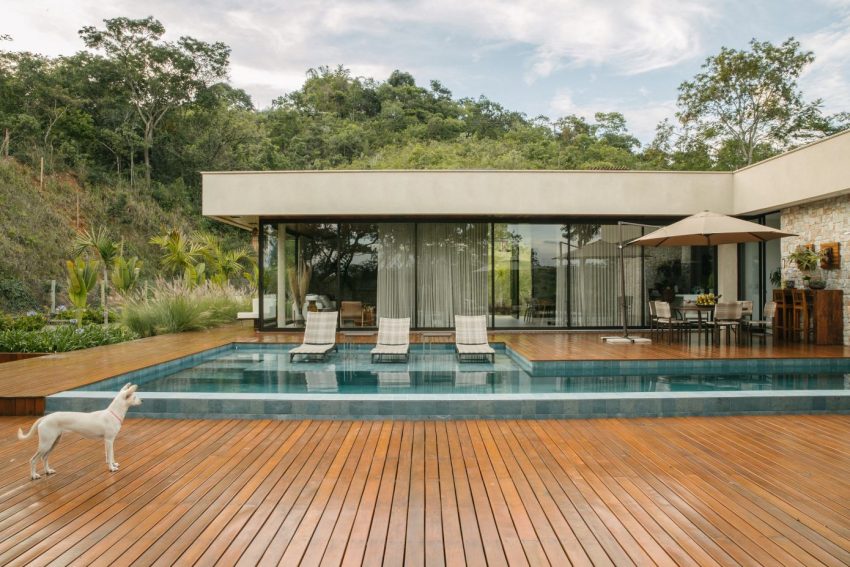 A Modern House Exudes Elegance with Stylish Contemporary Interiors in Betim, Brazil by Liga Arquitetura e Urbanismo (22)