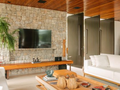 A Modern House Exudes Elegance with Stylish Contemporary Interiors in Betim, Brazil by Liga Arquitetura e Urbanismo (4)