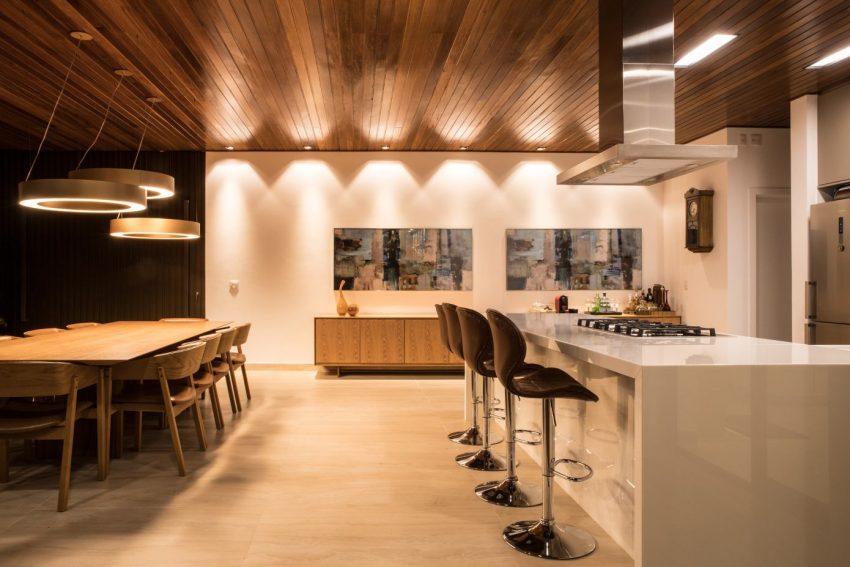 A Modern House Exudes Elegance with Stylish Contemporary Interiors in Betim, Brazil by Liga Arquitetura e Urbanismo (7)