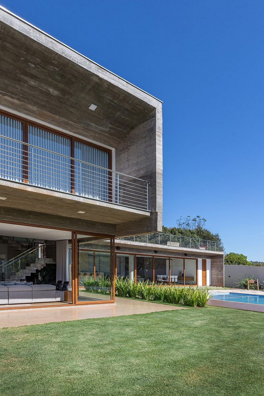 A Modern House with a Palette of Wood, Concrete, Stone and Steel in Maringá, Brazil by Grupo Pr (11)