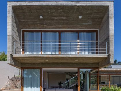 A Modern House with a Palette of Wood, Concrete, Stone and Steel in Maringá, Brazil by Grupo Pr (12)