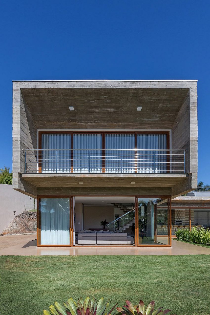 A Modern House with a Palette of Wood, Concrete, Stone and Steel in Maringá, Brazil by Grupo Pr (12)