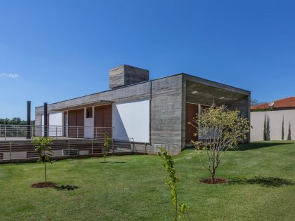 A Modern House with a Palette of Wood, Concrete, Stone and Steel in Maringá, Brazil by Grupo Pr (13)