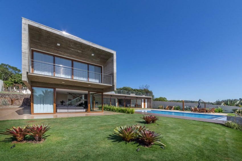 A Modern House with a Palette of Wood, Concrete, Stone and Steel in Maringá, Brazil by Grupo Pr (14)