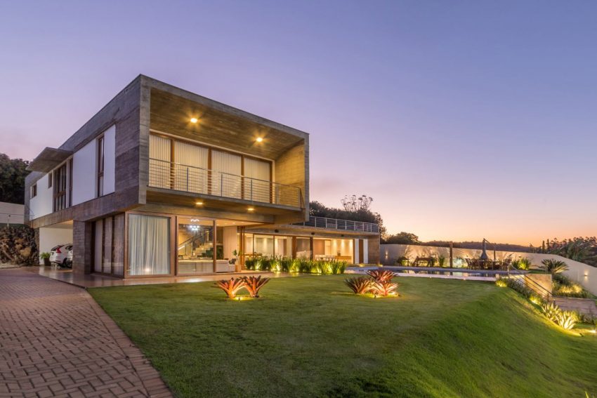 A Modern House with a Palette of Wood, Concrete, Stone and Steel in Maringá, Brazil by Grupo Pr (18)