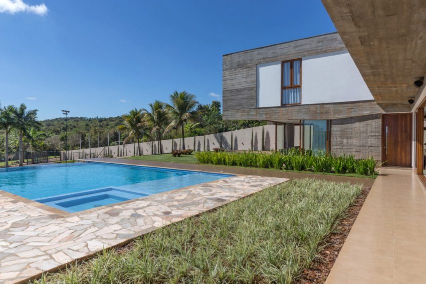 A Modern House with a Palette of Wood, Concrete, Stone and Steel in Maringá, Brazil by Grupo Pr (8)