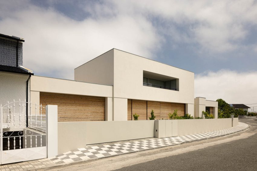 A Modern and Elegant Two-Story Home with Impressive Interiors in Ílhavo, Portugal by M2 Senos (19)